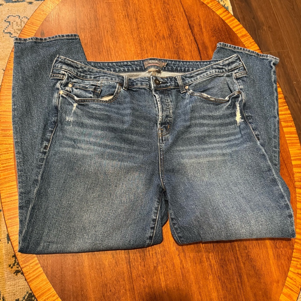 Torrid‎ Classic Denim High Rise Straight Artisan Hem Jeans Mild Distressing 18T - Picture 11 of 12